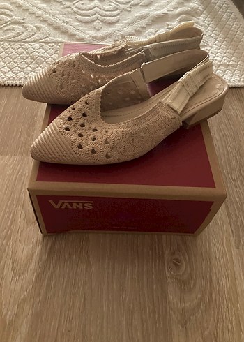 Zara Bej Örgü İşlemeli Kadın Topuklu Ayakkabı