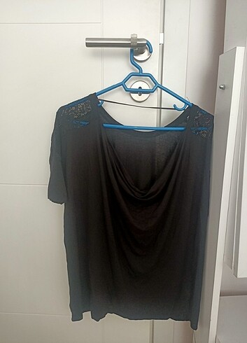Bershka Siyah Dantel Kollu Bluz