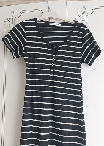 Siyah Beyaz Çizgili V Yaka Midi Elbise - Görsel 3