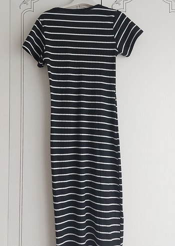 Siyah Beyaz Çizgili V Yaka Midi Elbise - Görsel 2