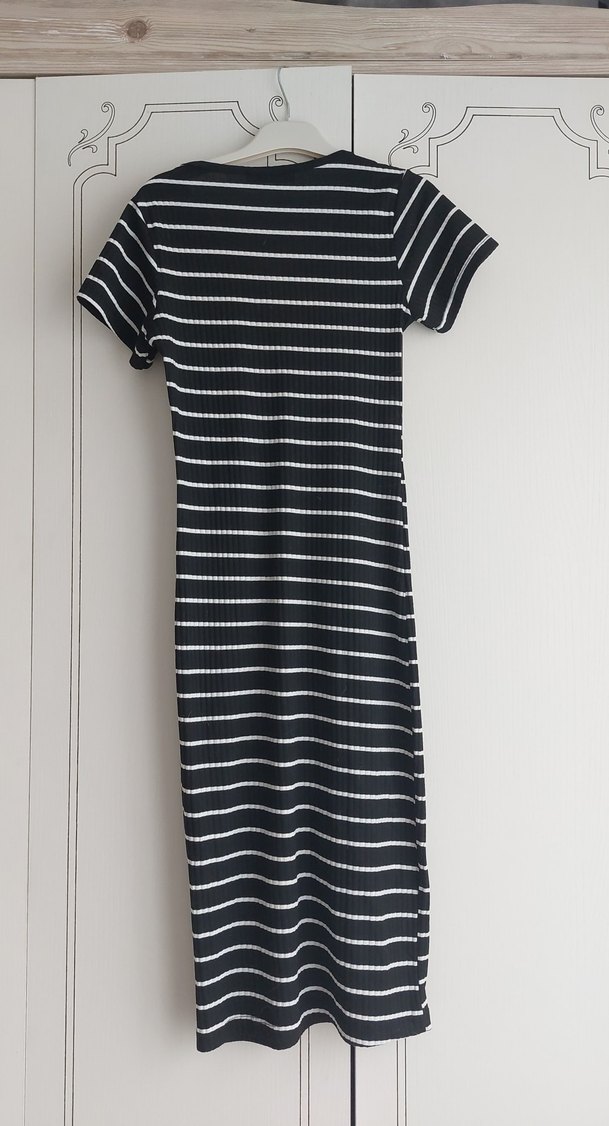 Siyah Beyaz Çizgili V Yaka Midi Elbise - Görsel 2