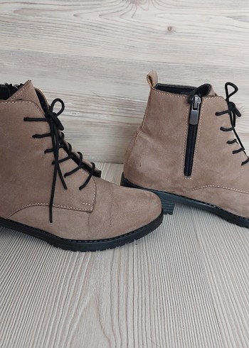 Bej Süet Bağcıklı Kadın Bot - Görsel 2