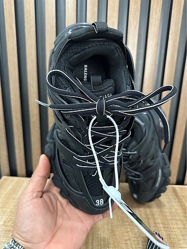 38 Beden Balenciaga track