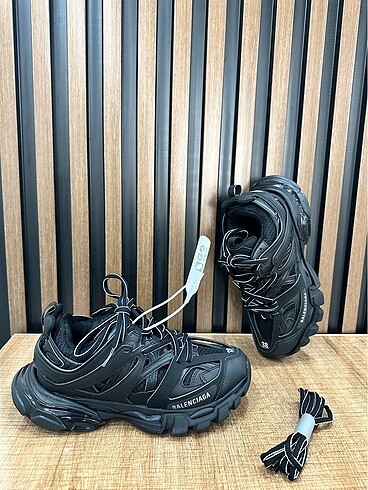 Balenciaga track