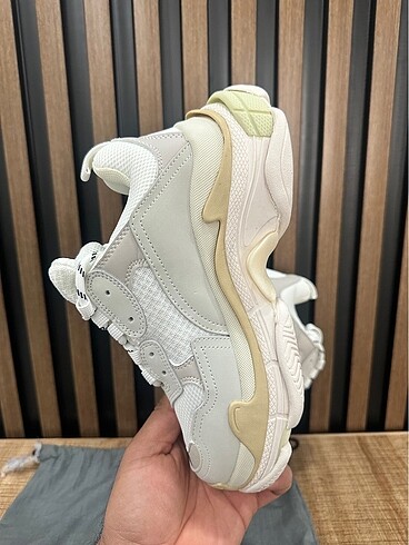 38 Beden beyaz Renk Balenciaga Triples