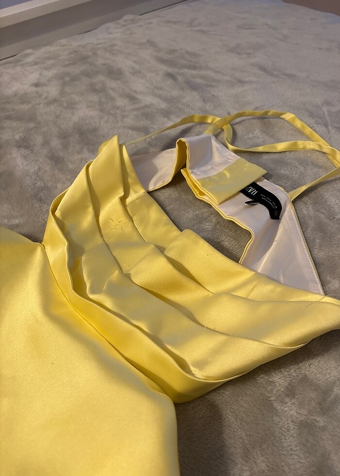 Zara arkasi capraz askili sari elbise - Görsel 3