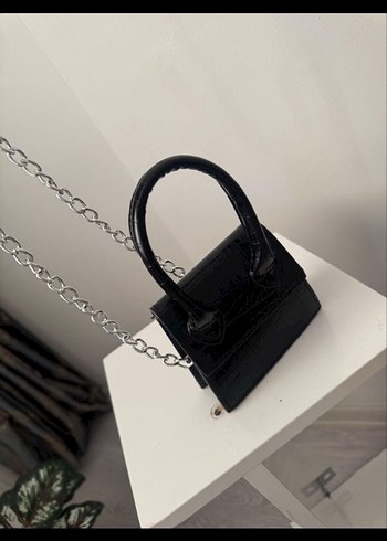 Zincir Detaylı Siyah Yılan Derisi Desenli Deri Çanta - Görsel 2