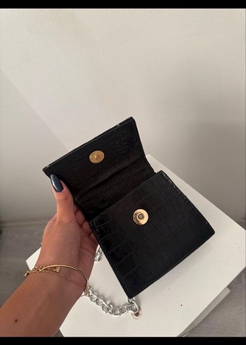 Zincir Detaylı Siyah Yılan Derisi Desenli Deri Çanta - Görsel 4