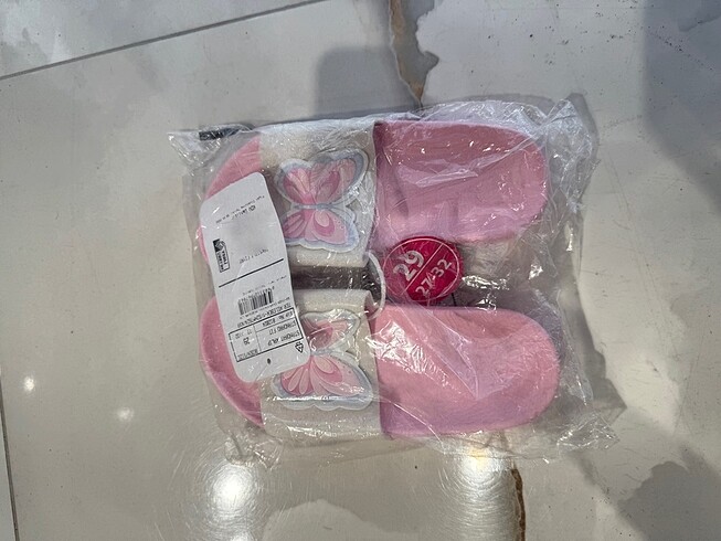 29 Beden pembe Renk Lcw kız çocuk kelebekli terlik yeni paketli k