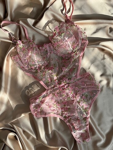 Valentina Pembe Bodysuit