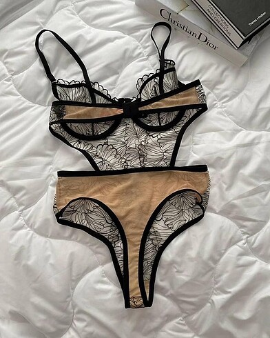 s Beden Lee Black Bodysuit