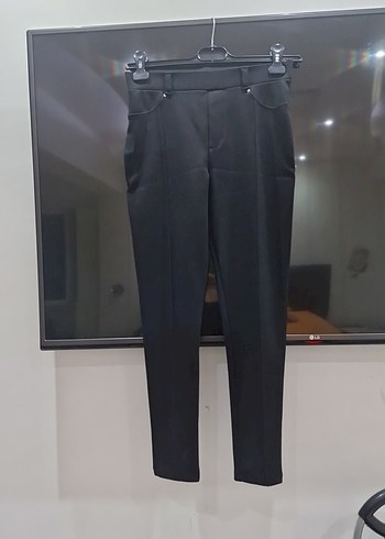 Siyah Kemerli Kadın Kumaş Pantolon
