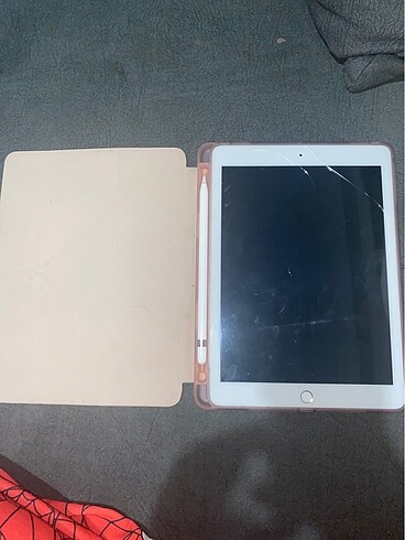 Ipad 6. Nesil 9.7 kalem ve kılıf dahil (kutulu)