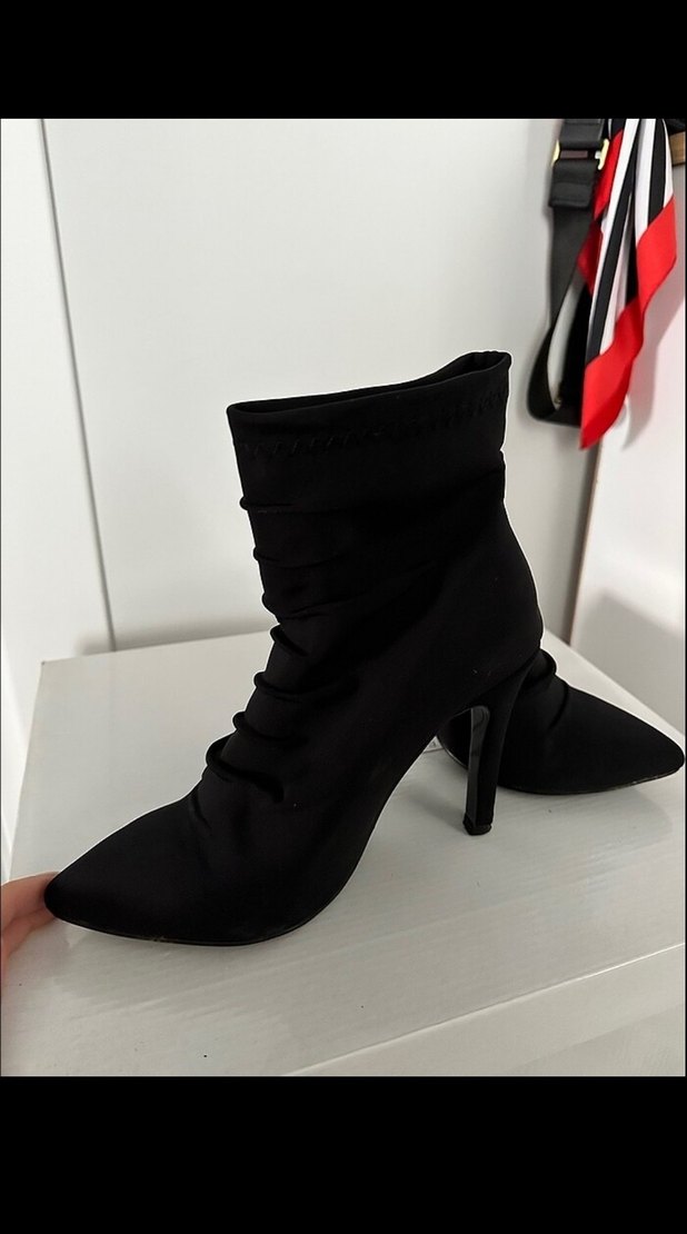 Bambi marka Siyah Piliseli Stiletto Topuklu Kadın Bot - Görsel 2