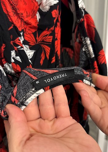 Kırmızı Çiçek Desenli elbise - Görsel 2