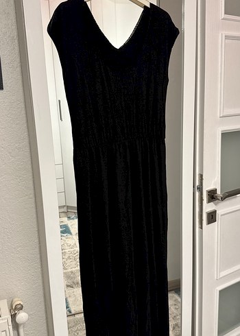 Boncuk İşlemeli Siyah Uzun V Yaka Elbise - Görsel 2