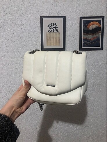 BERSHKA BEYAZ OMUZ ÇANTASI