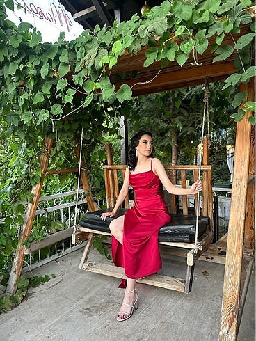 Violet koyu kırmızı askılı drapeli elbise BETTY&SAM
