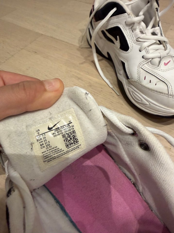 Nike Beyaz Siyah Pembe Retro Sneaker — görsel 3/6