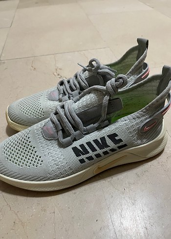 Nike Gri Bağcıklı Kadın Spor Ayakkabı