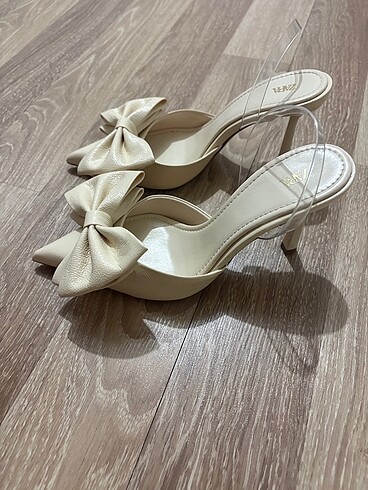 Zara Zara fiyonklu topuklu ayakkabı