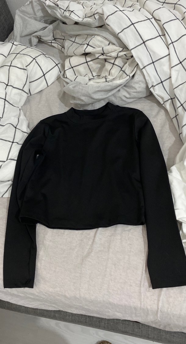 Siyah Yüksek Yakalı Kadın Sweatshirt - Görsel 2