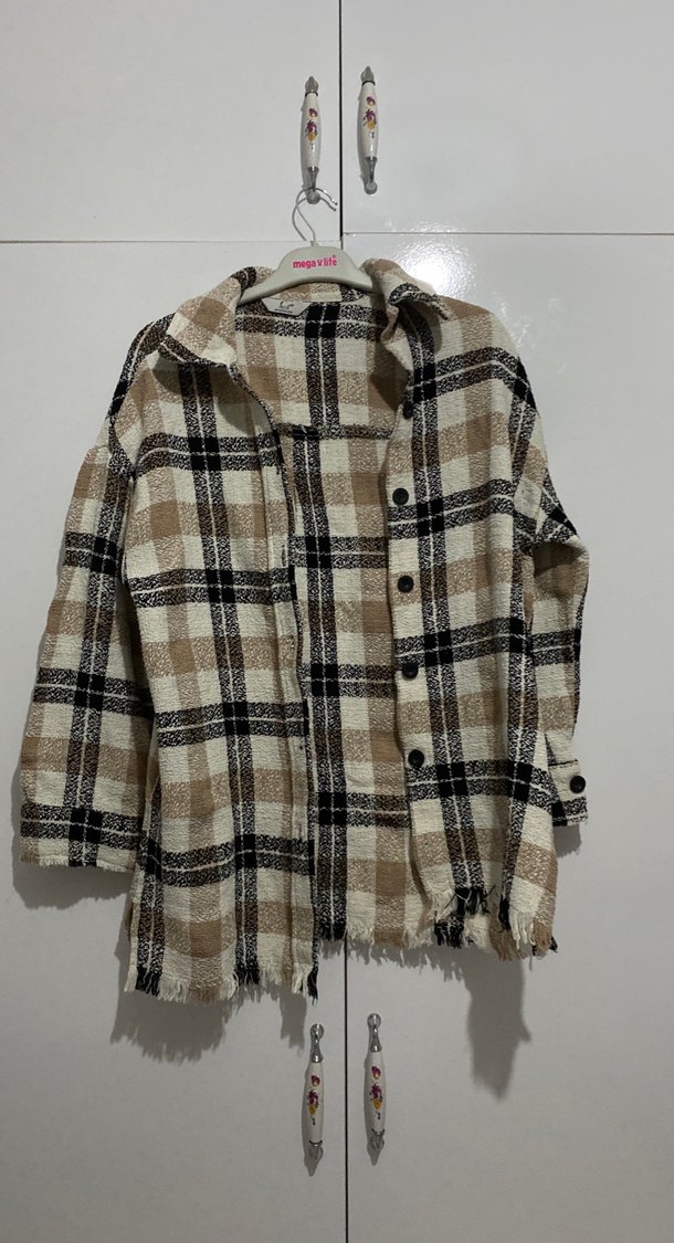 Bej Gri Kareli Düğmeli Uzun Kollu Kadın Gömlek - Görsel 2