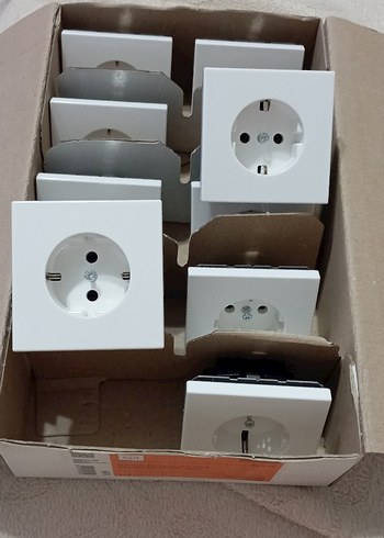 Beyaz Duvar Tipi Priz - Görsel 2