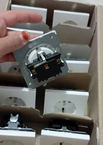 Beyaz Duvar Tipi Priz - Görsel 7