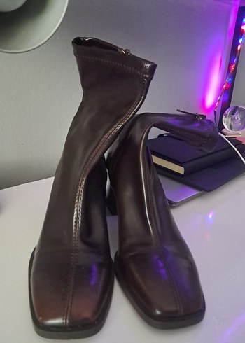 Kahverengi Deri Topuklu Kadın Bot
