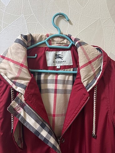 Burberry Kırmızı mevsimlik