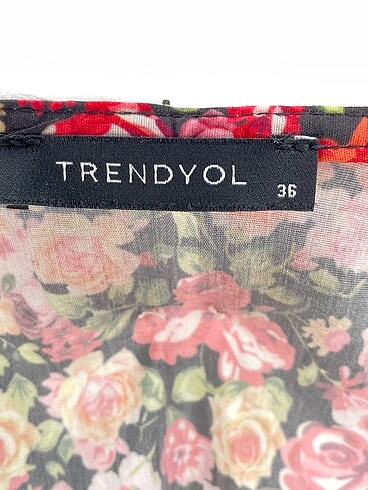 36 Beden çeşitli Renk Trendyol & Milla Bluz %70 İndirimli.