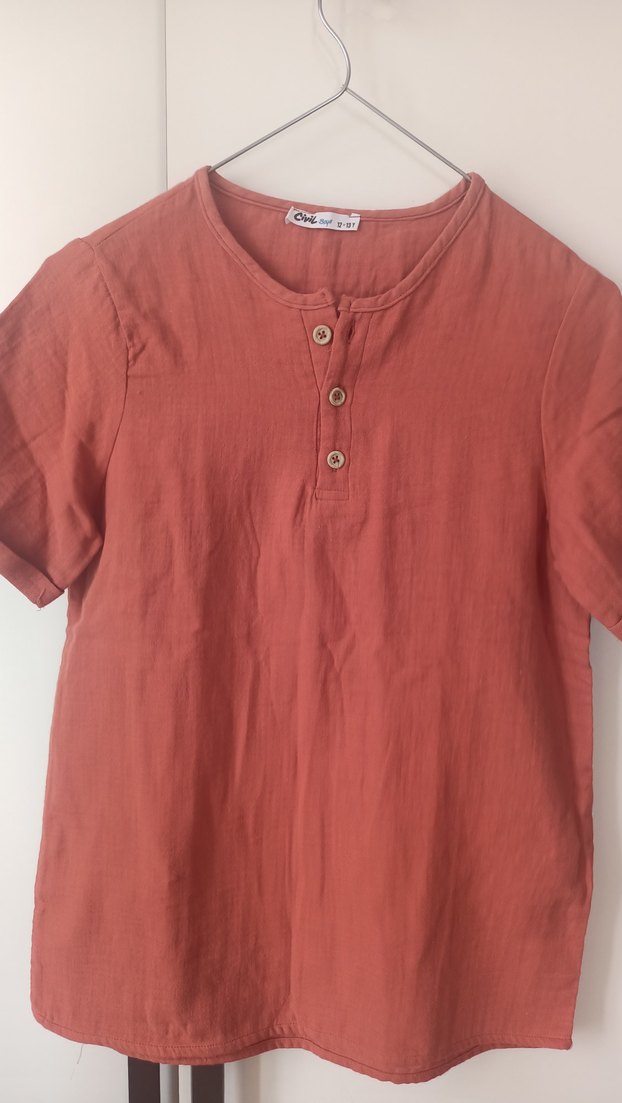 Düğmeli Kısa Kollu Keten Erkek Çocuk Tişörtü - Görsel 2