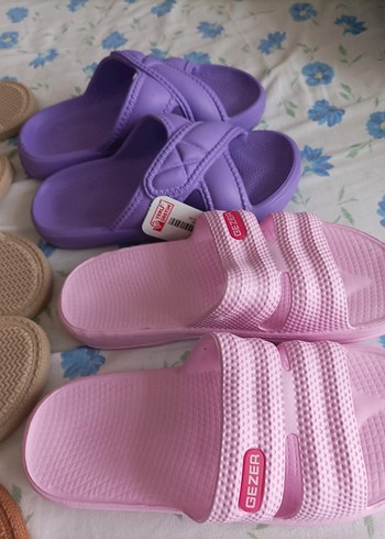 Pembe Elastik Bantlı Kadın Terlik