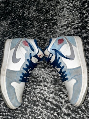 AJ1 mid French Blue