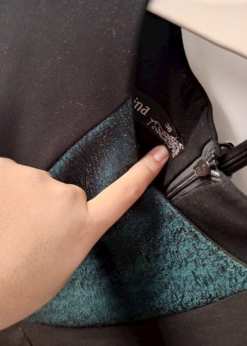 Siyah V Yakalı Uzun Drapeli Elbise - Görsel 4