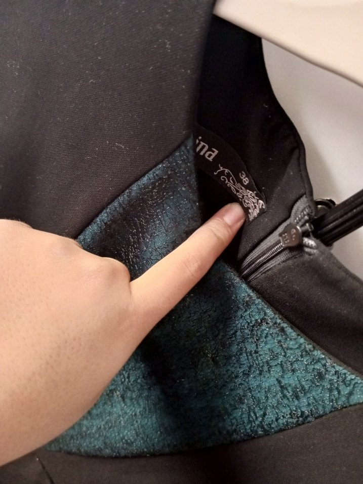 Siyah V Yakalı Uzun Drapeli Elbise - Görsel 4