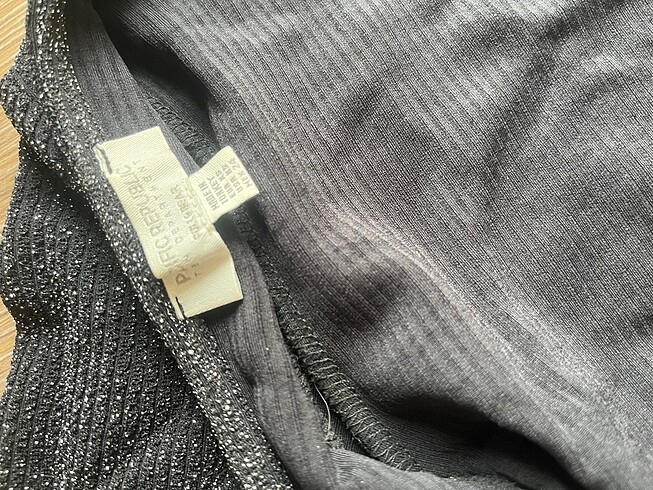 xs Beden üste yapişan sırt dekolteli simli crop