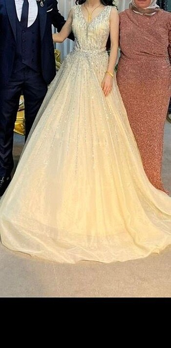 Nişan elbisesi