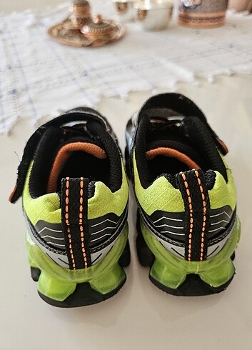 Cocuk skechers tertemiz ışıklı