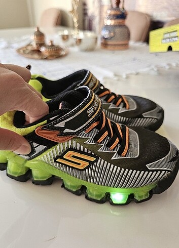 28 Beden siyah Renk Cocuk skechers tertemiz ışıklı