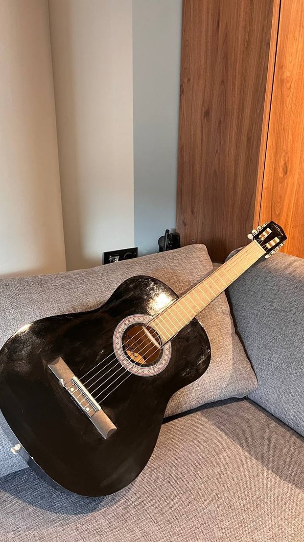 Klasik Siyah Gitar - Görsel 2