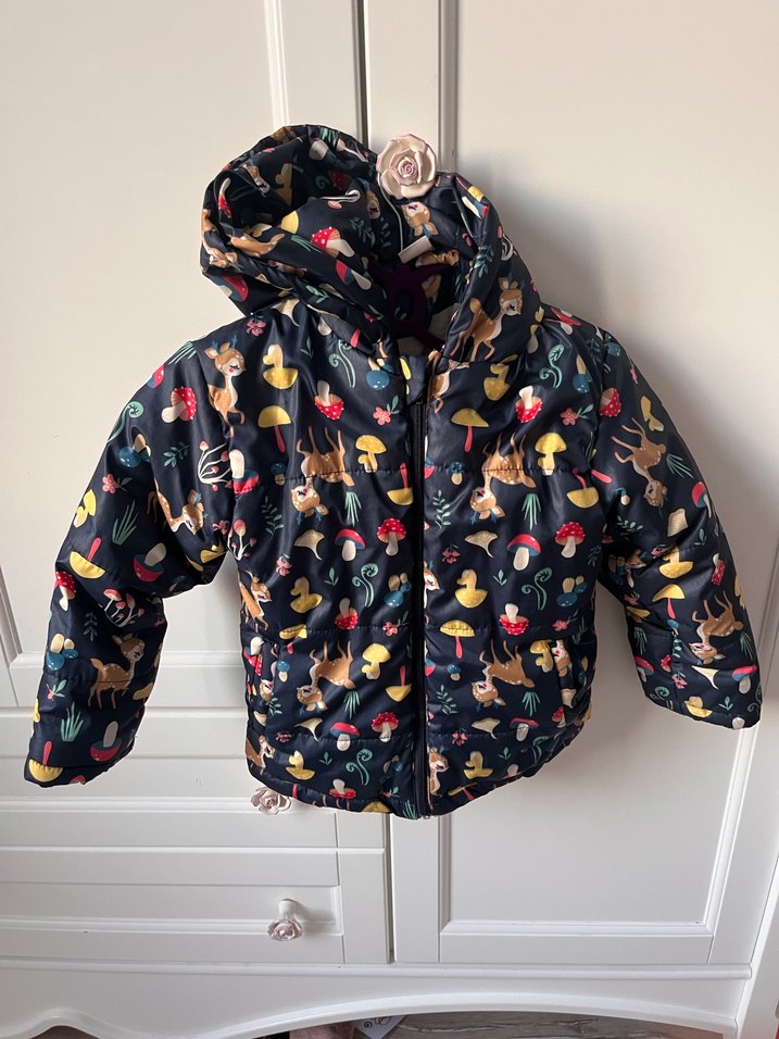 Defacto marka Kapüşonlu, baskılı, kürklü kız montu - Görsel 3