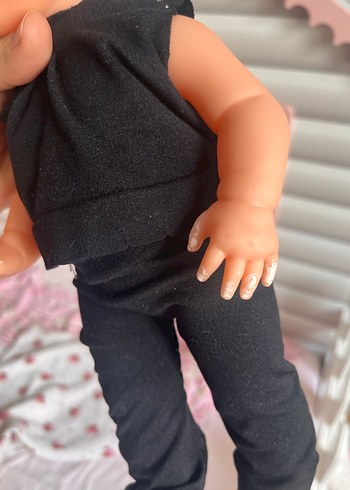 Siyah Kıyafetli Bebek Oyuncak - Görsel 3