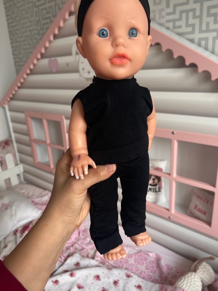 Siyah Kıyafetli Bebek Oyuncak - Görsel 2