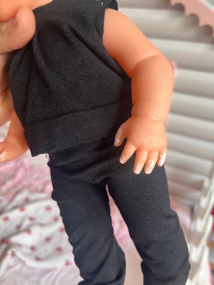 Siyah Kıyafetli Bebek Oyuncak - Görsel 3