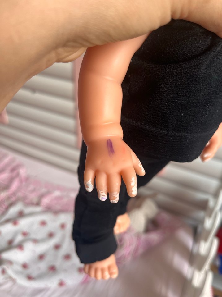 Siyah Kıyafetli Bebek Oyuncak - Görsel 4