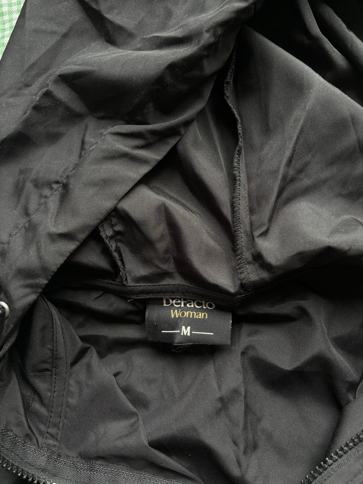 Siyah Yağmurluk - Görsel 3