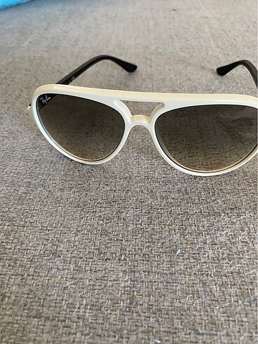 Rayban güneş gözlügü