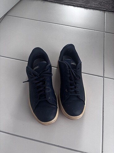 Adidas spor ayakkabısı